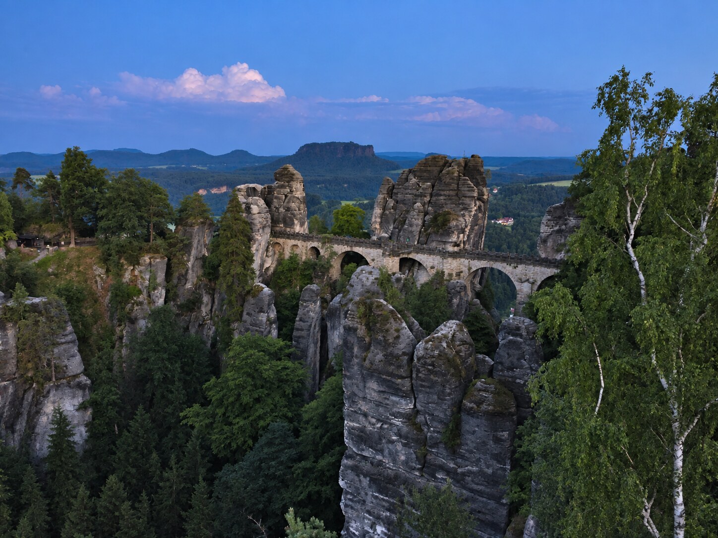 Basteibrücke zwischen den Sandsteinfelsen der Sächsischen Schweiz